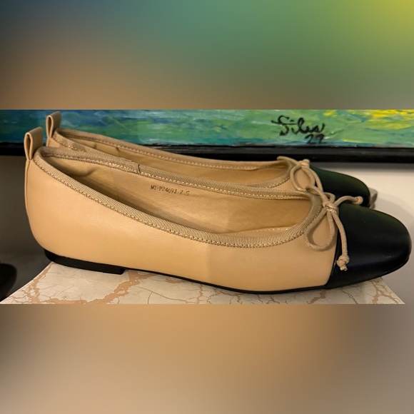 Modatope Two-Tone Beige and Black Flats - Picture 3 of 6